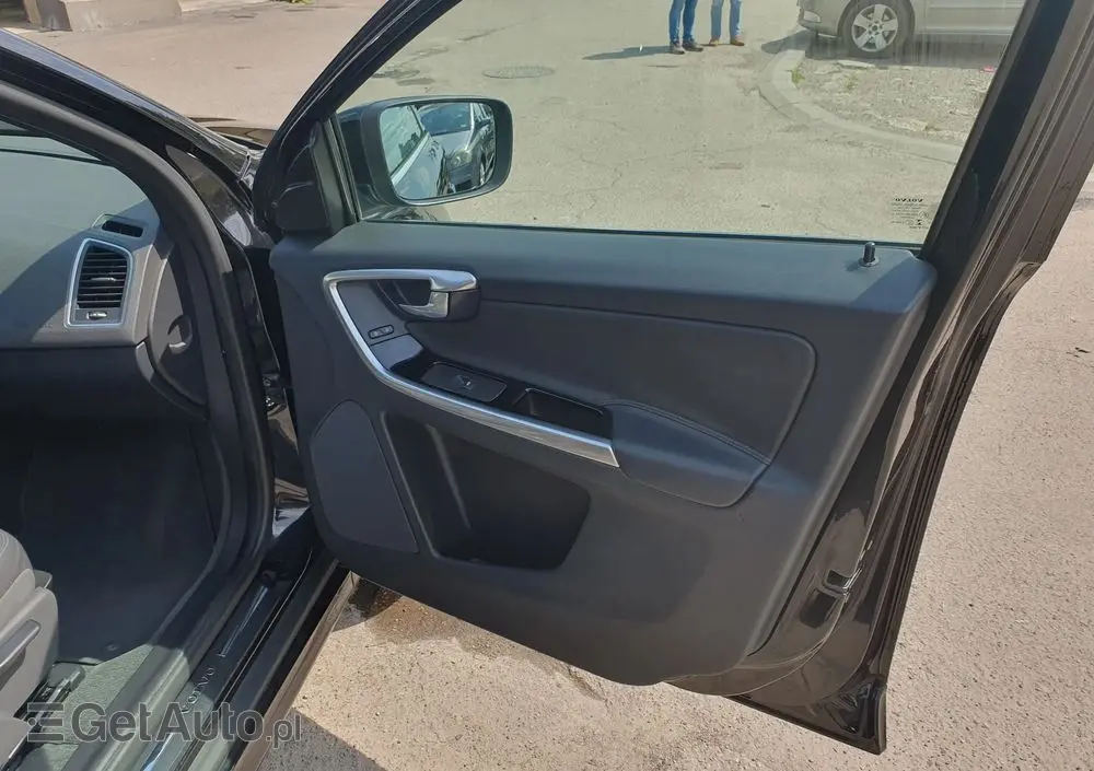 VOLVO XC 60 D4 Momentum Pro