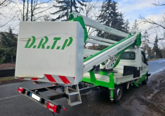 IVECO DAILY  ZWYŻKA , PODNOŚNIK KOSZOWY 20 METRÓW 