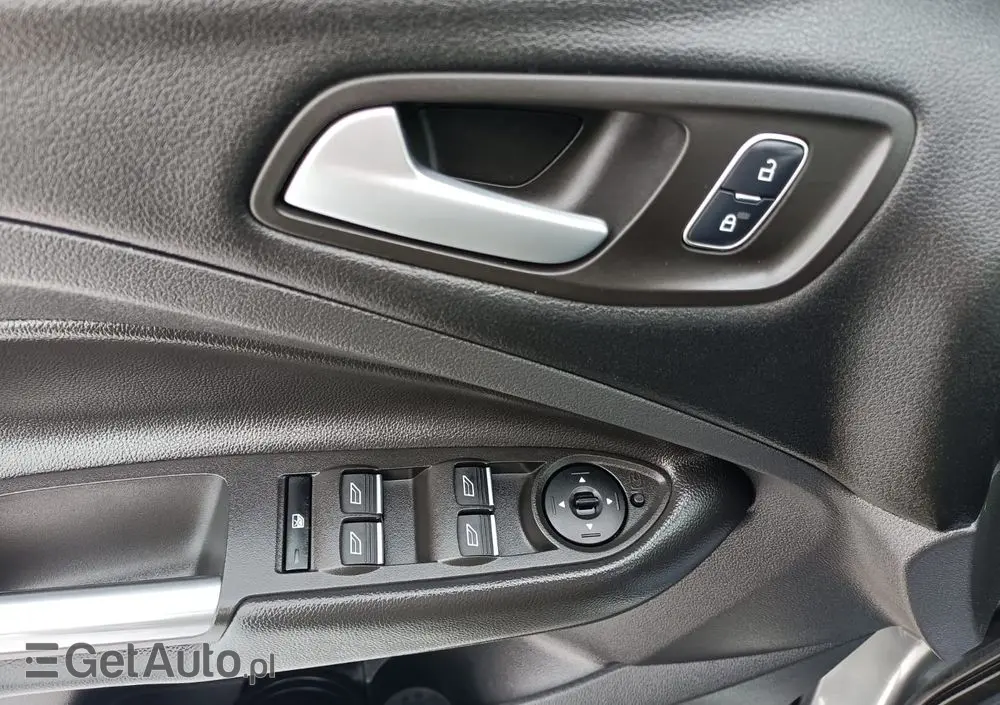 FORD Kuga 2.0 TDCi 2x4 ST-Line