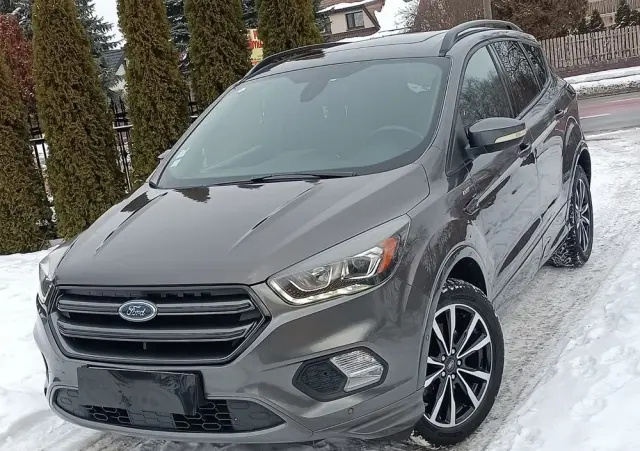 FORD Kuga 2.0 TDCi 2x4 ST-Line