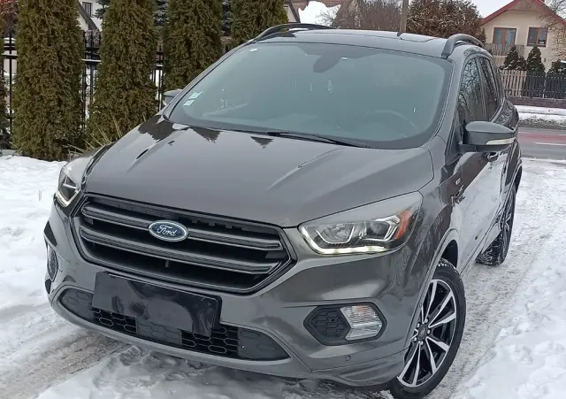 FORD Kuga 2.0 TDCi 2x4 ST-Line