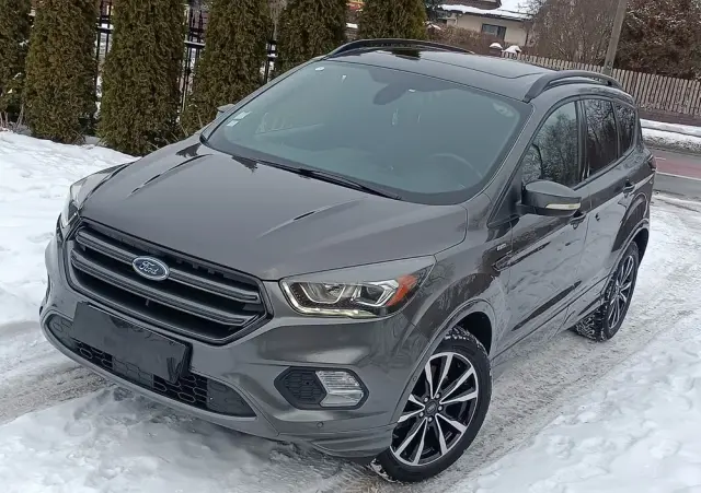 FORD Kuga 2.0 TDCi 2x4 ST-Line