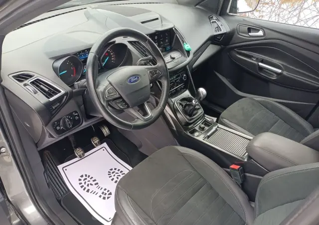 FORD Kuga 2.0 TDCi 2x4 ST-Line