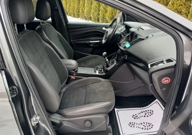 FORD Kuga 2.0 TDCi 2x4 ST-Line