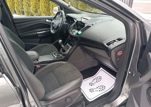 FORD Kuga 2.0 TDCi 2x4 ST-Line