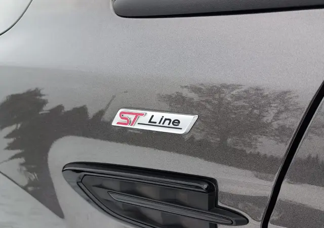 FORD Kuga 2.0 TDCi 2x4 ST-Line