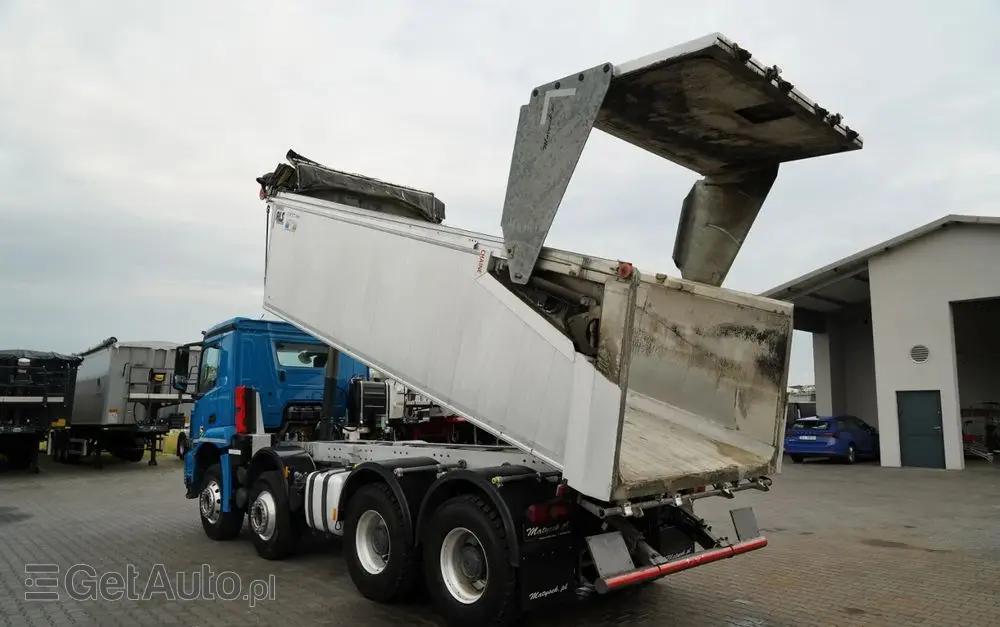 MERCEDES-BENZ AROCS 3243 / 8x4 / WYWROTKA 20m3 / TYLNOZSYP / EURO 6 / OPONY 100 % / ŁADOWNOŚĆ: 19,500 KG / HYDROKLAPA 
