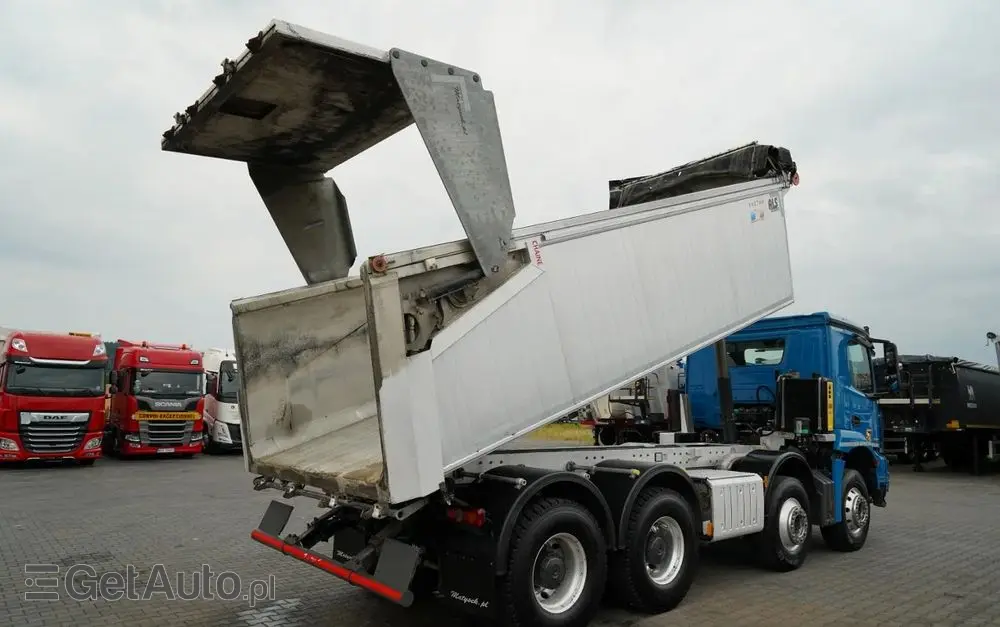 MERCEDES-BENZ AROCS 3243 / 8x4 / WYWROTKA 20m3 / TYLNOZSYP / EURO 6 / OPONY 100 % / ŁADOWNOŚĆ: 19,500 KG / HYDROKLAPA 