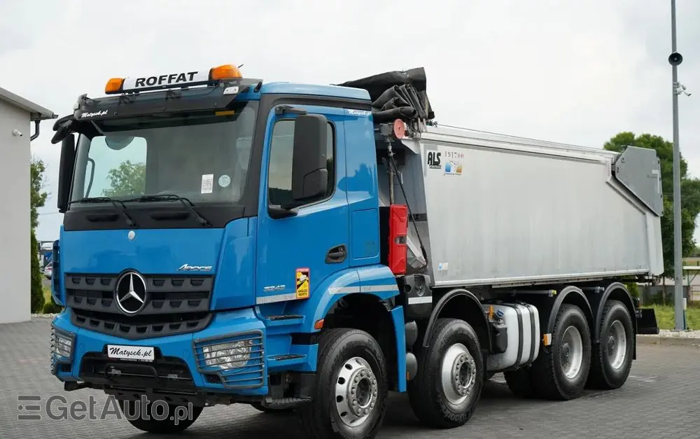 MERCEDES-BENZ AROCS 3243 / 8x4 / WYWROTKA 20m3 / TYLNOZSYP / EURO 6 / OPONY 100 % / ŁADOWNOŚĆ: 19,500 KG / HYDROKLAPA 