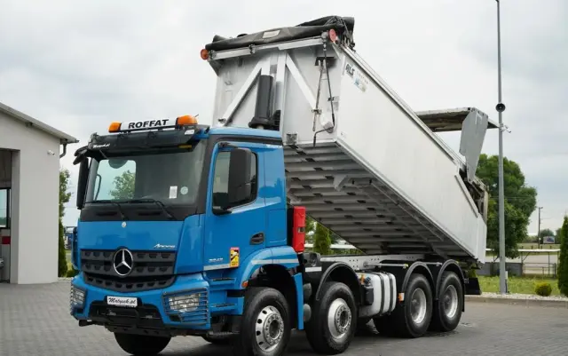 MERCEDES-BENZ AROCS 3243 / 8x4 / WYWROTKA 20m3 / TYLNOZSYP / EURO 6 / OPONY 100 % / ŁADOWNOŚĆ: 19,500 KG / HYDROKLAPA 