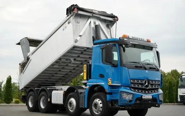 MERCEDES-BENZ AROCS 3243 / 8x4 / WYWROTKA 20m3 / TYLNOZSYP / EURO 6 / OPONY 100 % / ŁADOWNOŚĆ: 19,500 KG / HYDROKLAPA 