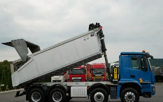 MERCEDES-BENZ AROCS 3243 / 8x4 / WYWROTKA 20m3 / TYLNOZSYP / EURO 6 / OPONY 100 % / ŁADOWNOŚĆ: 19,500 KG / HYDROKLAPA 