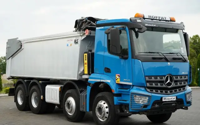 MERCEDES-BENZ AROCS 3243 / 8x4 / WYWROTKA 20m3 / TYLNOZSYP / EURO 6 / OPONY 100 % / ŁADOWNOŚĆ: 19,500 KG / HYDROKLAPA 