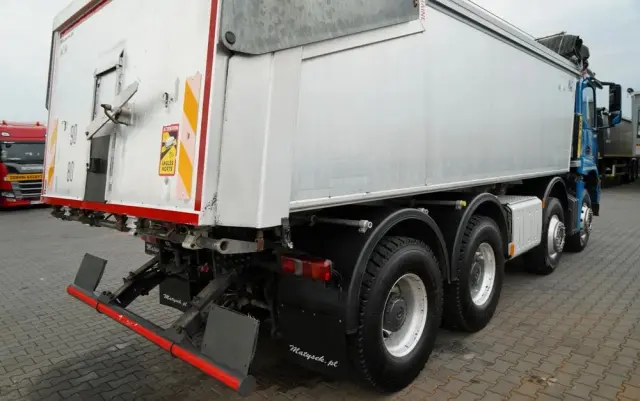 MERCEDES-BENZ AROCS 3243 / 8x4 / WYWROTKA 20m3 / TYLNOZSYP / EURO 6 / OPONY 100 % / ŁADOWNOŚĆ: 19,500 KG / HYDROKLAPA 