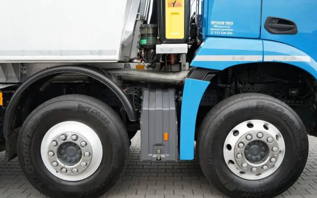 MERCEDES-BENZ AROCS 3243 / 8x4 / WYWROTKA 20m3 / TYLNOZSYP / EURO 6 / OPONY 100 % / ŁADOWNOŚĆ: 19,500 KG / HYDROKLAPA 