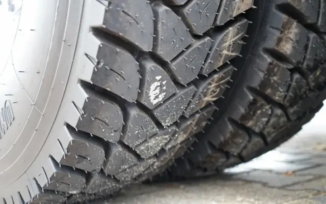 MERCEDES-BENZ AROCS 3243 / 8x4 / WYWROTKA 20m3 / TYLNOZSYP / EURO 6 / OPONY 100 % / ŁADOWNOŚĆ: 19,500 KG / HYDROKLAPA 