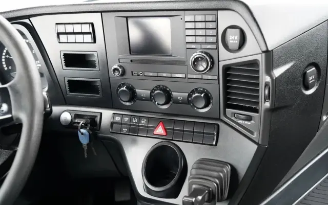 MERCEDES-BENZ AROCS 3243 / 8x4 / WYWROTKA 20m3 / TYLNOZSYP / EURO 6 / OPONY 100 % / ŁADOWNOŚĆ: 19,500 KG / HYDROKLAPA 