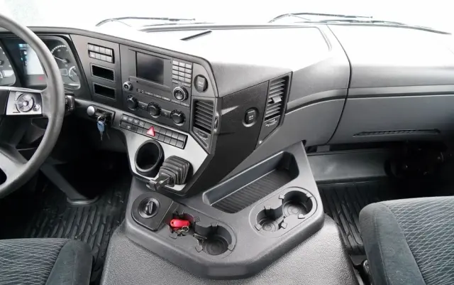 MERCEDES-BENZ AROCS 3243 / 8x4 / WYWROTKA 20m3 / TYLNOZSYP / EURO 6 / OPONY 100 % / ŁADOWNOŚĆ: 19,500 KG / HYDROKLAPA 