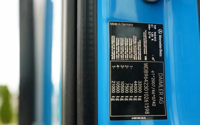 MERCEDES-BENZ AROCS 3243 / 8x4 / WYWROTKA 20m3 / TYLNOZSYP / EURO 6 / OPONY 100 % / ŁADOWNOŚĆ: 19,500 KG / HYDROKLAPA 