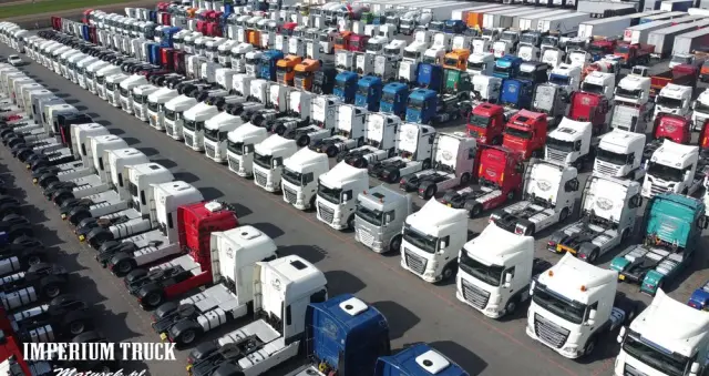 MERCEDES-BENZ AROCS 3243 / 8x4 / WYWROTKA 20m3 / TYLNOZSYP / EURO 6 / OPONY 100 % / ŁADOWNOŚĆ: 19,500 KG / HYDROKLAPA 