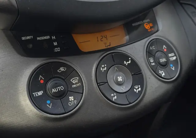 TOYOTA RAV4 2.2 D-4D 4x4 Sol