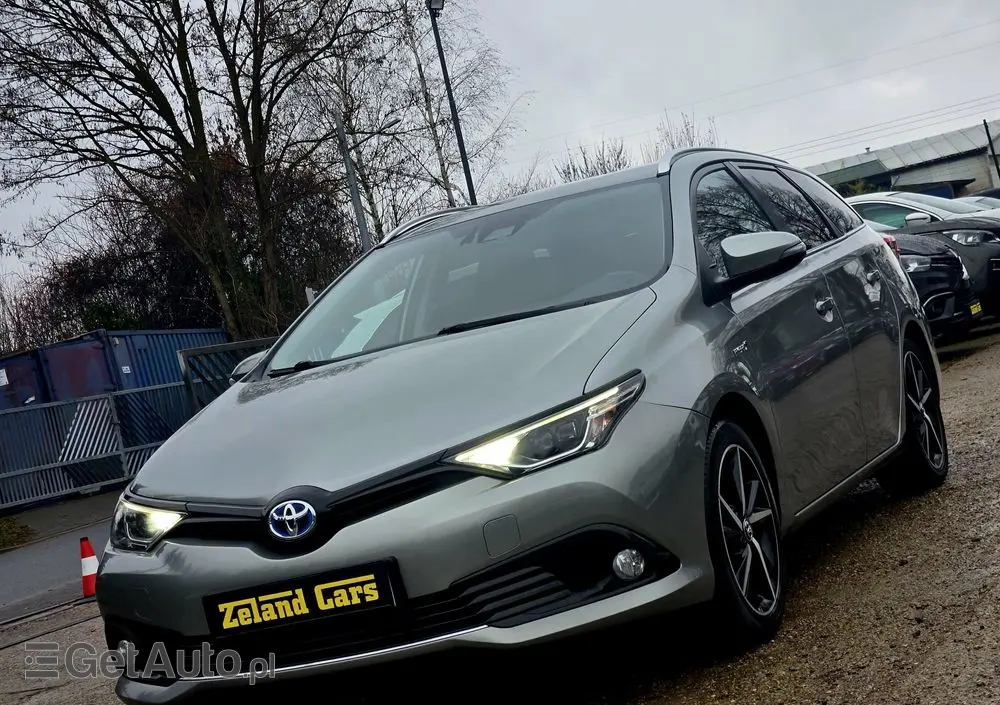 TOYOTA Auris 