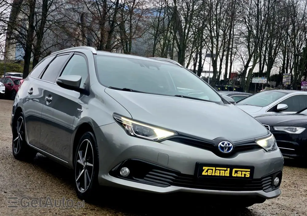TOYOTA Auris 