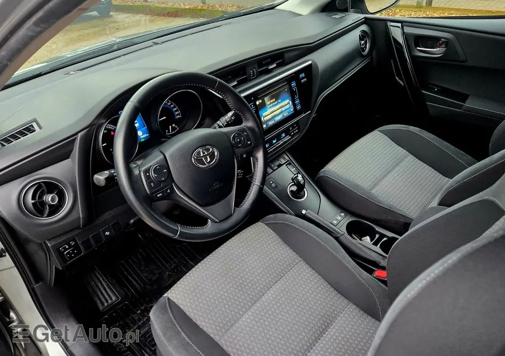 TOYOTA Auris 