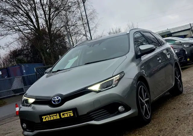 TOYOTA Auris 