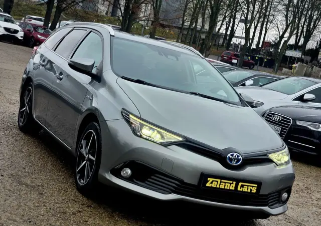 TOYOTA Auris 