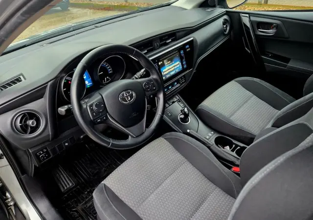 TOYOTA Auris 