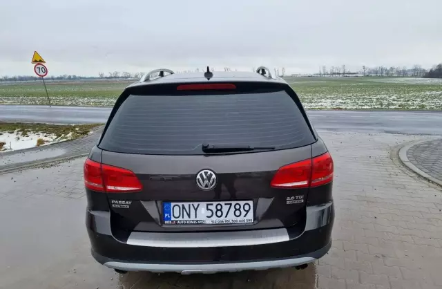VOLKSWAGEN Passat 