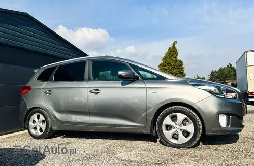 KIA Carens 