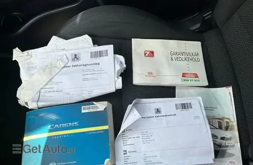 KIA Carens 