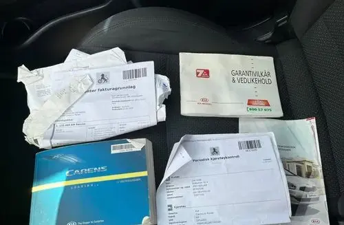 KIA Carens 