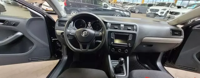 VOLKSWAGEN Jetta 