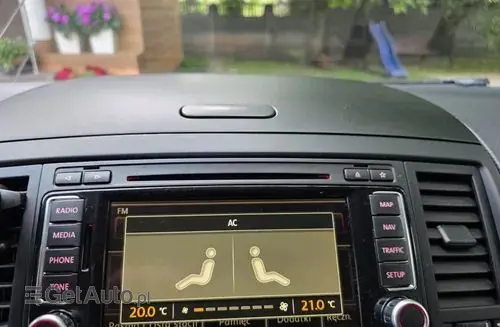 VOLKSWAGEN Multivan 