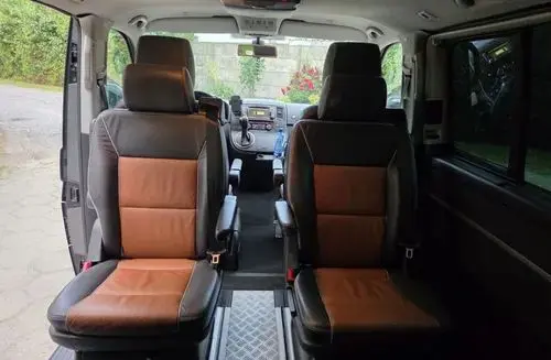 VOLKSWAGEN Multivan 