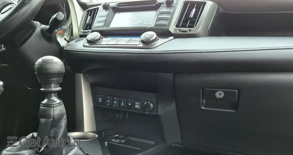 TOYOTA RAV4 2.0 D-4D Premium