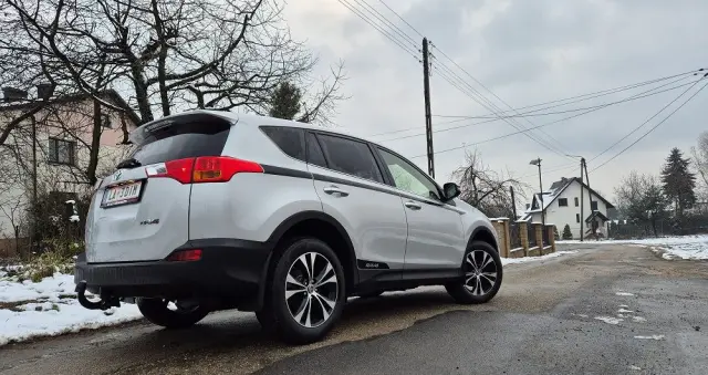 TOYOTA RAV4 2.0 D-4D Premium