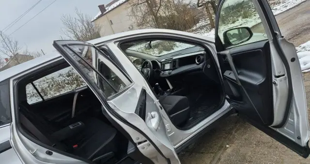 TOYOTA RAV4 2.0 D-4D Premium