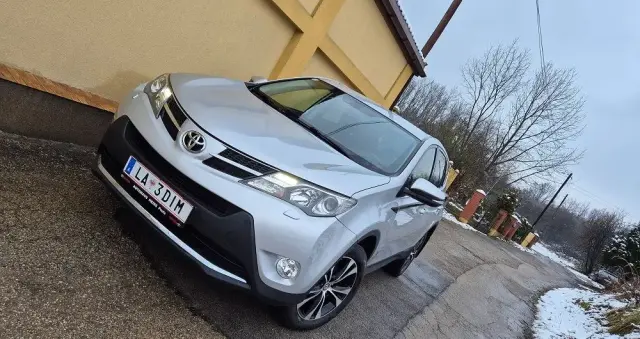 TOYOTA RAV4 2.0 D-4D Premium