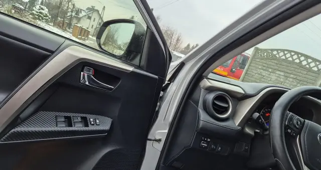 TOYOTA RAV4 2.0 D-4D Premium