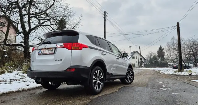 TOYOTA RAV4 2.0 D-4D Premium