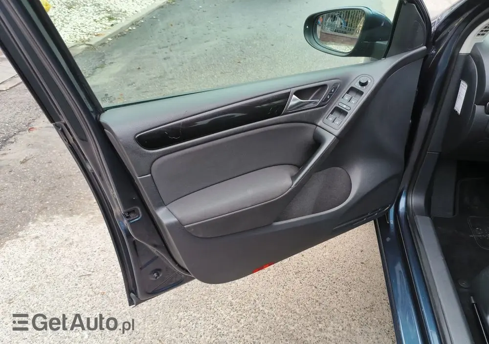 VOLKSWAGEN Golf 1.6 Tour Edition