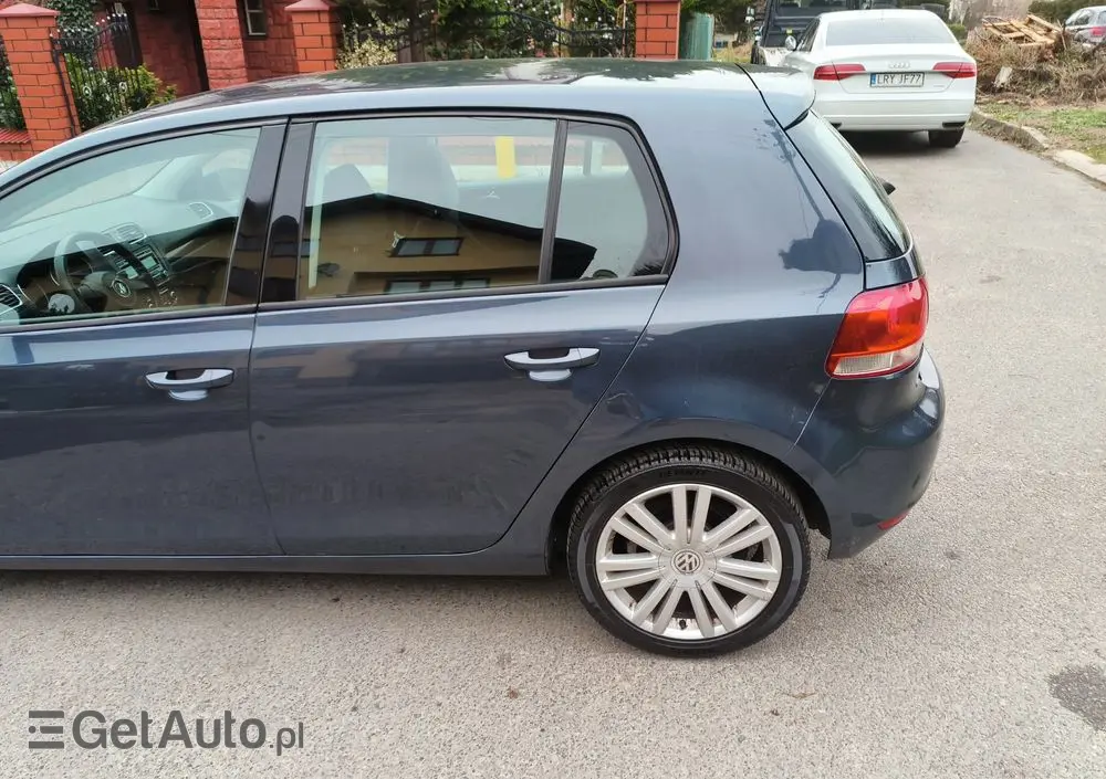 VOLKSWAGEN Golf 1.6 Tour Edition