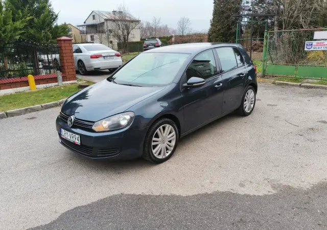 VOLKSWAGEN Golf 1.6 Tour Edition