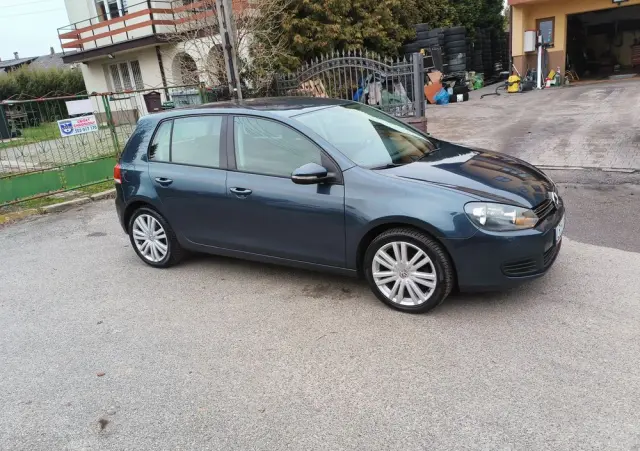 VOLKSWAGEN Golf 1.6 Tour Edition
