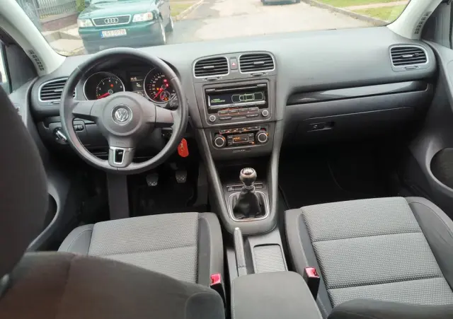 VOLKSWAGEN Golf 1.6 Tour Edition