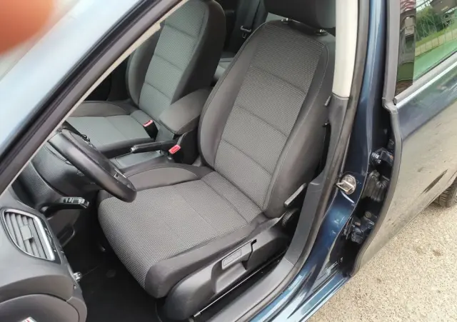 VOLKSWAGEN Golf 1.6 Tour Edition